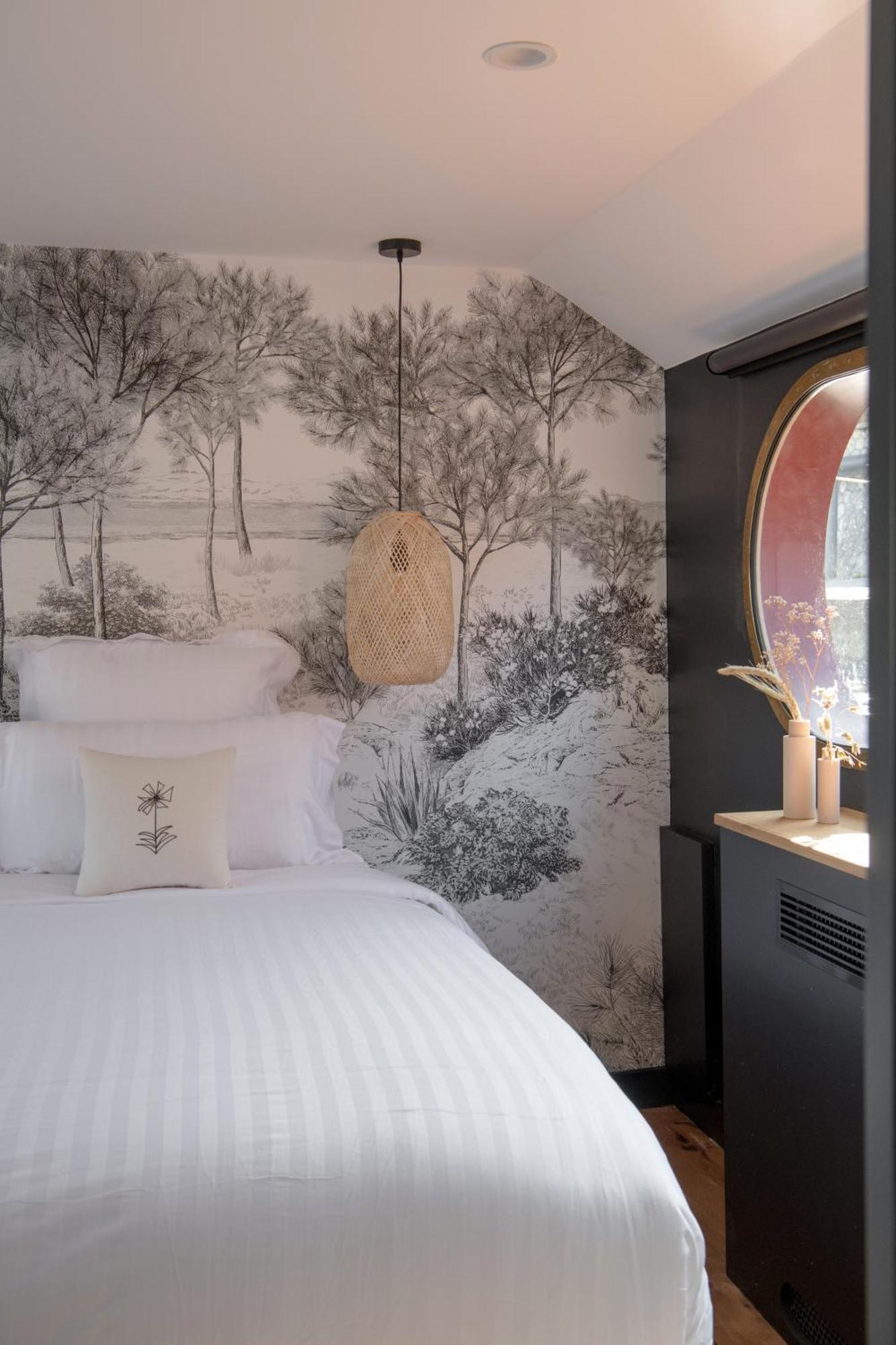 La Peniche - Bed And Bicycle - Tournon Otel Dış mekan fotoğraf